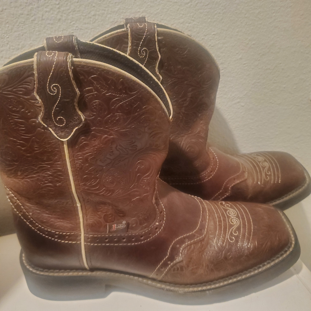 Justin Boots Brown Ankle Booties with Square Toe - Picture 3 of 6